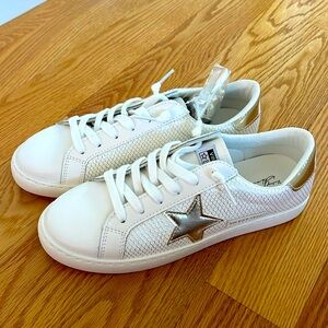 Vintage Havana White and Gold Sneakers with Star Accent